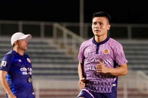 Quang Hải không ngại sân cỏ nhân tạo ở Philippines