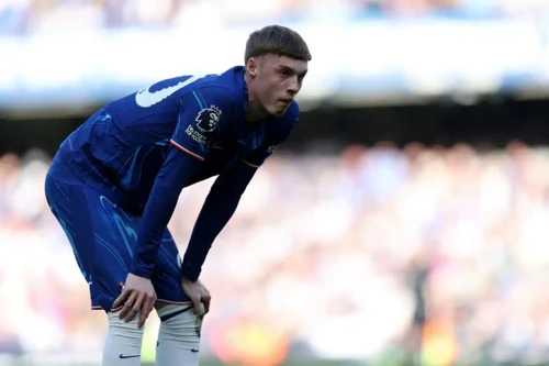 Palmer lần đầu đá hỏng 11m ở Premier League