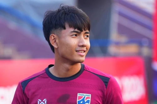 Vừa nhập viện, ngôi sao số 1 Thái Lan đã tập luyện chuẩn bị đấu ĐT Việt Nam