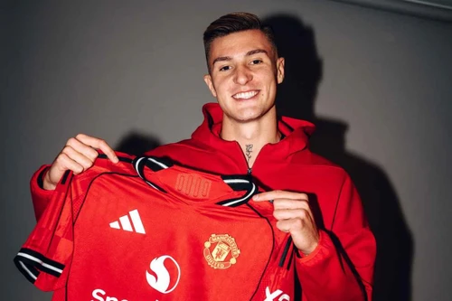 'Bom tấn' Sesko mang số áo lạ lẫm ở Man Utd