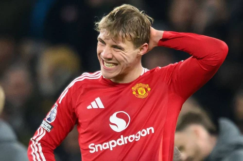 MU chấp nhận lỗ nặng để tống tiễn "Haaland bản lỗi"