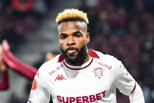 Tiền đạo tài năng châu Phi tử vong sau cú ngã từ tầng 11