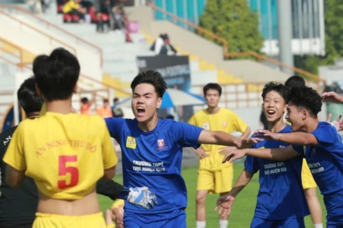 THPT Thực nghiệm vỡ òa đi tiếp sau loạt luân lưu may rủi