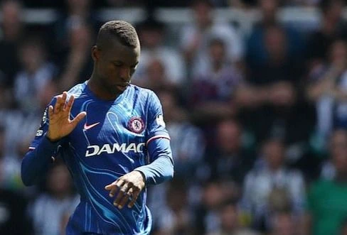 Thua đau Newcastle, Chelsea may mắn còn nguyên quyền tự quyết vé C1