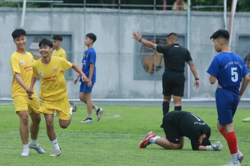 Đội bóng nào ghi nhiều bàn nhất, thủng lưới ít nhất giải?