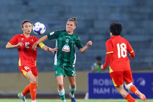 Tuyển nữ Việt Nam thua đậm đội bóng Đức trên sân Hàng Đẫy