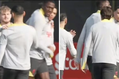Salah và Alexander-Arnold gây gổ trên sân tập Liverpool