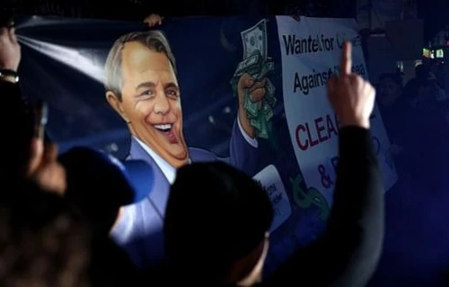 Cổ động viên Chelsea biểu tình đòi 'đuổi' ông chủ CLB