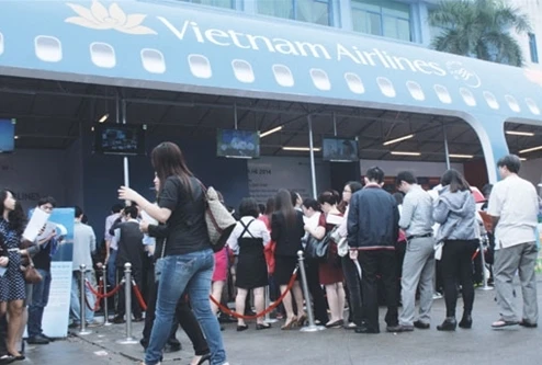 Du khách không cần chen lấn để đặt vé máy bay