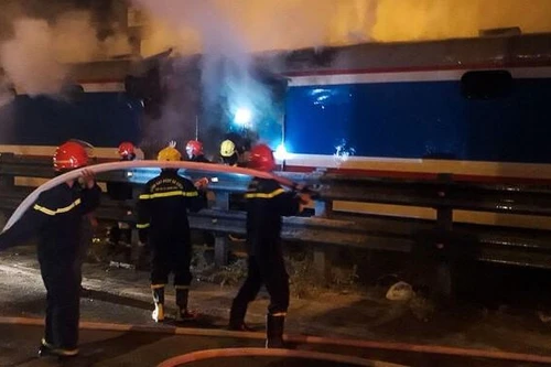 [Tin nhanh tối 4-6-2021]: Toa tàu bốc cháy khiến đường sắt Bắc Nam tắc nghẽn