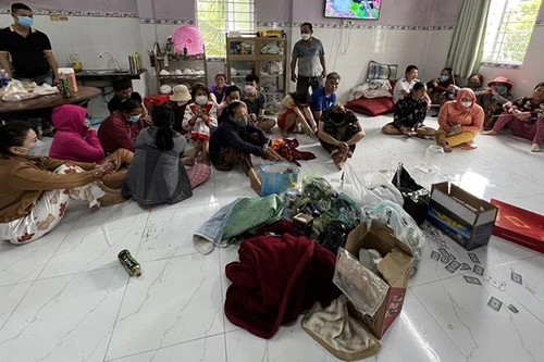 [Tin nhanh tối 30-7-2022] Đột kích căn nhà khóa cửa, bắt quả tang 22 đối tượng trên chiếu bạc