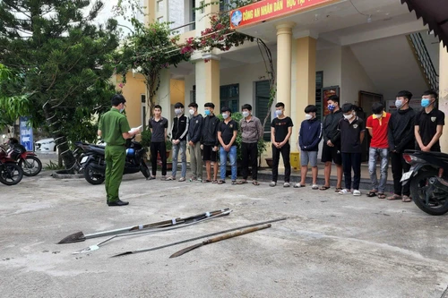 [Tin nhanh tối 8-5-2022] Đà Nẵng: Hơn 40 côn đồ làng chài và bến xe mang dao hỗn chiến