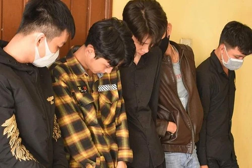 [Tin nhanh sáng 22-2-2021] Kiểm tra quán karaoke lúc nửa đêm, phát hiện 3 sinh viên dương tính ma túy