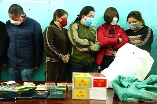 [Tin nhanh tối 7-1-2022] Bắt giữ nhóm đối tượng đánh bạc, thu giữ hơn 136 triệu đồng