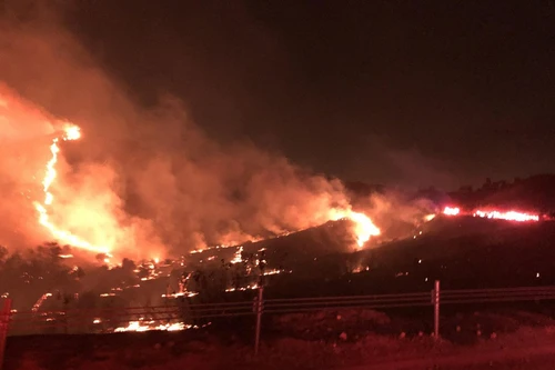 7000 người Mỹ sơ tán trong ngày lễ Giáng sinh vì "giặc lửa"