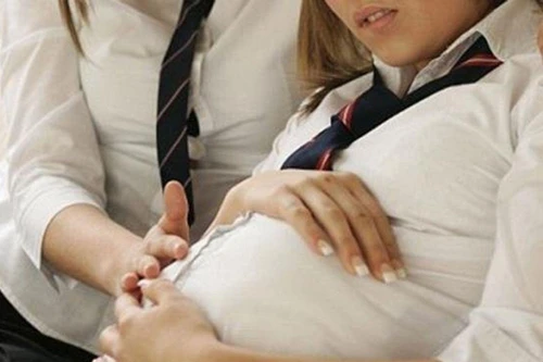 [Tin nhanh tối 15-10-2022] Khởi tố, bắt giam 6 đối tượng khiến nữ sinh lớp 8 mang thai