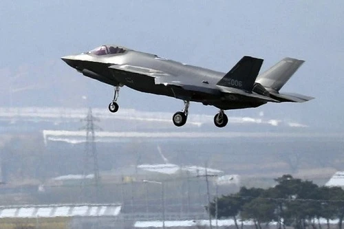 Tổng thống Trump đối đầu với các thượng nghị sĩ trong thương vụ tỷ đô