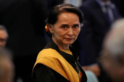 Bà Suu Kyi nói gì trong lần đầu tiên trực tiếp ra tòa?