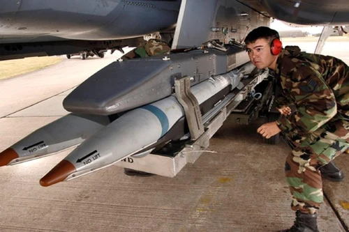 Bộ Ngoại giao Mỹ phê duyệt kế hoạch bán 3.000 quả bom thông minh GBU-39