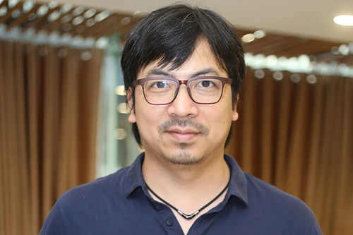 [ẢNH] Bất ngờ trước cuộc sống hiện tại của ‘Giáo sư Cù Trọng Xoay’ Đinh Tiến Dũng