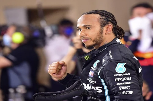 Tay đua F1 cừ khôi, Lewis Hamilton được Hoàng gia Anh phong tước hiệp sĩ