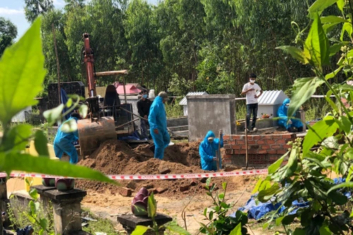 [Tin nhanh sáng 15-5-2022] Bình Định: Khai quật tử thi người cha nghi bị con trai sát hại