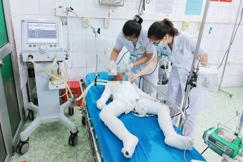 [Tin nhanh tối 27-9-2021]: Nghi án bố đẻ dùng xăng thiêu 3 con nhỏ rồi tự tử