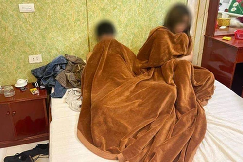 [Tin nhanh tối 22-3-2021] Tạm giữ chủ nhà nghỉ môi giới mại dâm 100.000 đồng/lượt đi khách