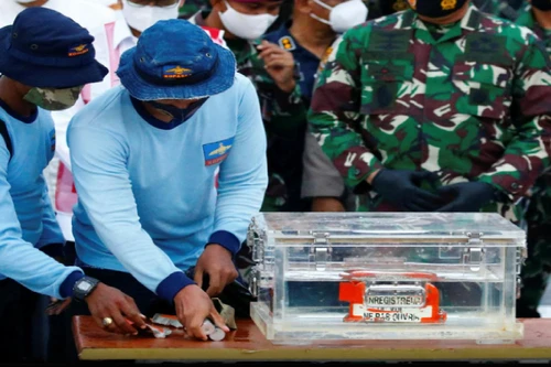 Hộp đen máy bay gặp nạn của Indonesia sẽ được xử lý như thế nào?