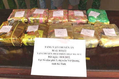 [Tin nhanh tối 11-8-2022] Bắt giữ nghi phạm thuê xe taxi vận chuyển 10 kg ma túy đá