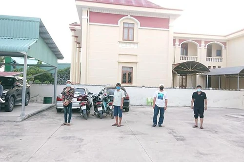 [Tin nhanh sáng 23-8-2021] Long An: Tụ tập đánh bạc, 6 người bị phạt hơn 105 triệu đồng