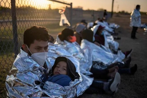 [ẢNH] Nước Mỹ đau đầu đối phó với dòng người di cư ngày càng tăng