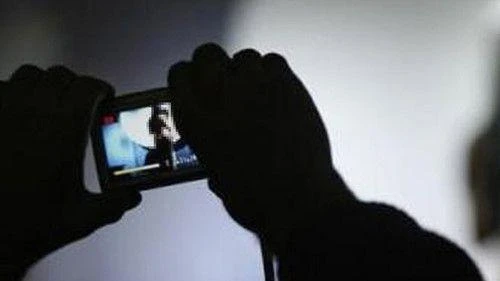 [Tin nhanh sáng 8-5-2022] Dùng clip ‘nóng’ của giám đốc và nữ công nhân để tống tiền