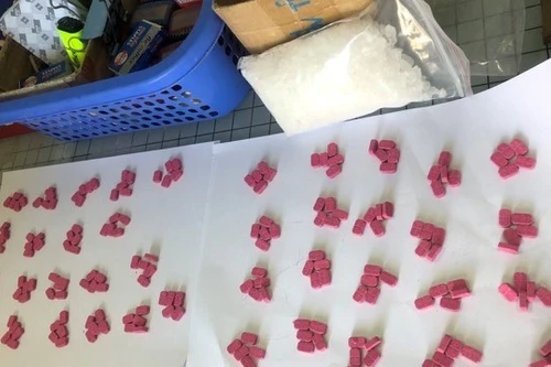 [Tin nhanh tối 16-11-2020]: Triệt phá đường dây ma túy lớn chuyên chuyển “hàng” bằng xe khách