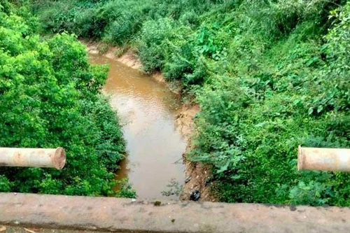 [Tin nhanh sáng 25-12-2021] Hai phụ nữ đi xe máy rơi xuống cầu, một người tử vong