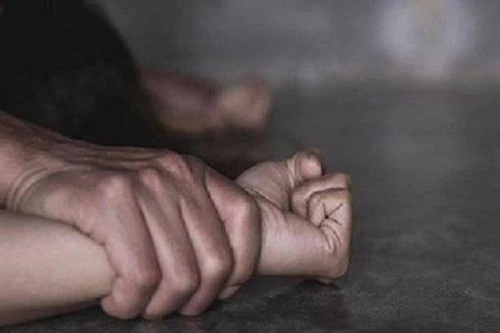 [Tin nhanh tối 10-9-2022] ‘Yêu’ bé gái 13 tuổi, nam thanh niên 18 tuổi bị bắt tạm giam