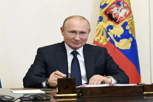 [ẢNH] Tổng thống Nga Putin tiêm vắc-xin ngừa Covid-19