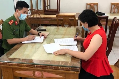 [Tin nhanh tối 1-10-2021] Nữ tổng giám đốc dùng giấy tờ giả để bán xe cho chủ nợ