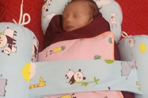 [Tin nhanh tối 23-11-2020] Bé sơ sinh bị bỏ rơi kèm bức thư xin lỗi