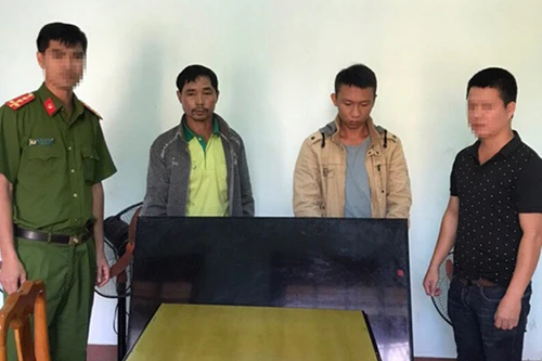 [Tin nhanh tối 23-10-2020] Triệu tập 2 đối tượng lợi dụng mưa lũ, trộm cắp tài sản