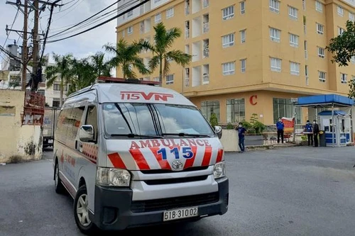 [Tin nhanh sáng 22-10-2021] Người đàn ông ‘rơi tự do’ từ chung cư xuống đất