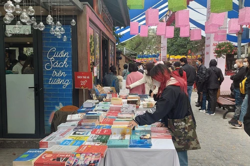 Phố sách xuân Nhâm Dần 2022 rộn ràng trong những ngày đầu năm mới