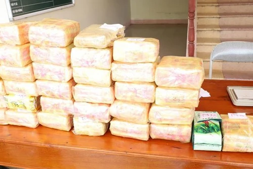 [Tin nhanh sáng 23-7-2021] Bắt nam thanh niên vận chuyển thuê ma túy lấy 20 triệu đồng