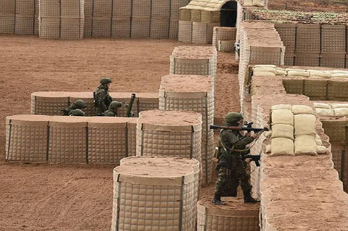 Lực lượng giữ gìn hòa bình Nga xây dựng hệ thống công sự ở Karabakh