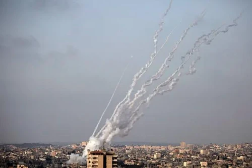 Các nhà báo tại dải Gaza tham gia cuộc trò chuyện của Hamas bị chặn khỏi WhatsApp