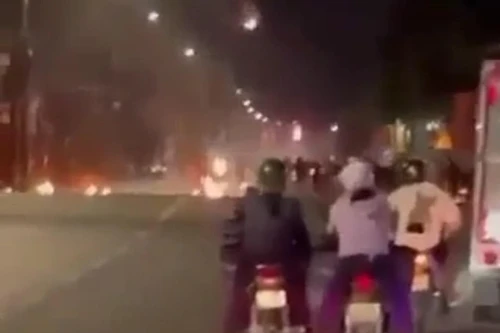 [Tin nhanh tối 15-5-2022] Hỗn chiến kinh hoàng bằng bom xăng và mã tấu