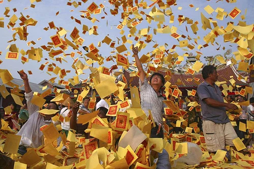 [ẢNH] Những phong tục trong tháng cô hồn của các nước châu Á có gì thú vị? 