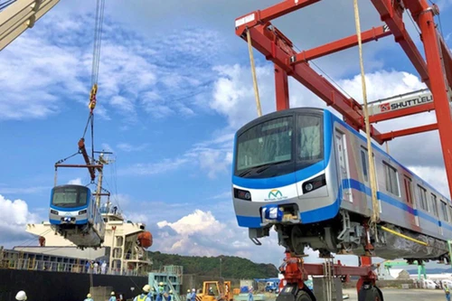 [CLIP] Cận cảnh đoàn tàu metro đầu tiên của TP.HCM