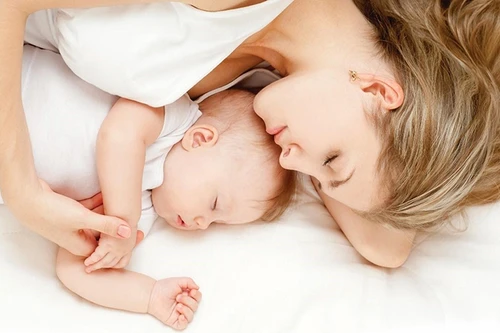 [Ảnh] Những lưu ý về sức khỏe cho trẻ nhỏ khi thời tiết thay đổi