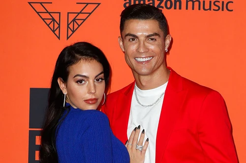 [ẢNH] Những ‘bóng hồng’ nóng bỏng của các sao bóng đá thế giới